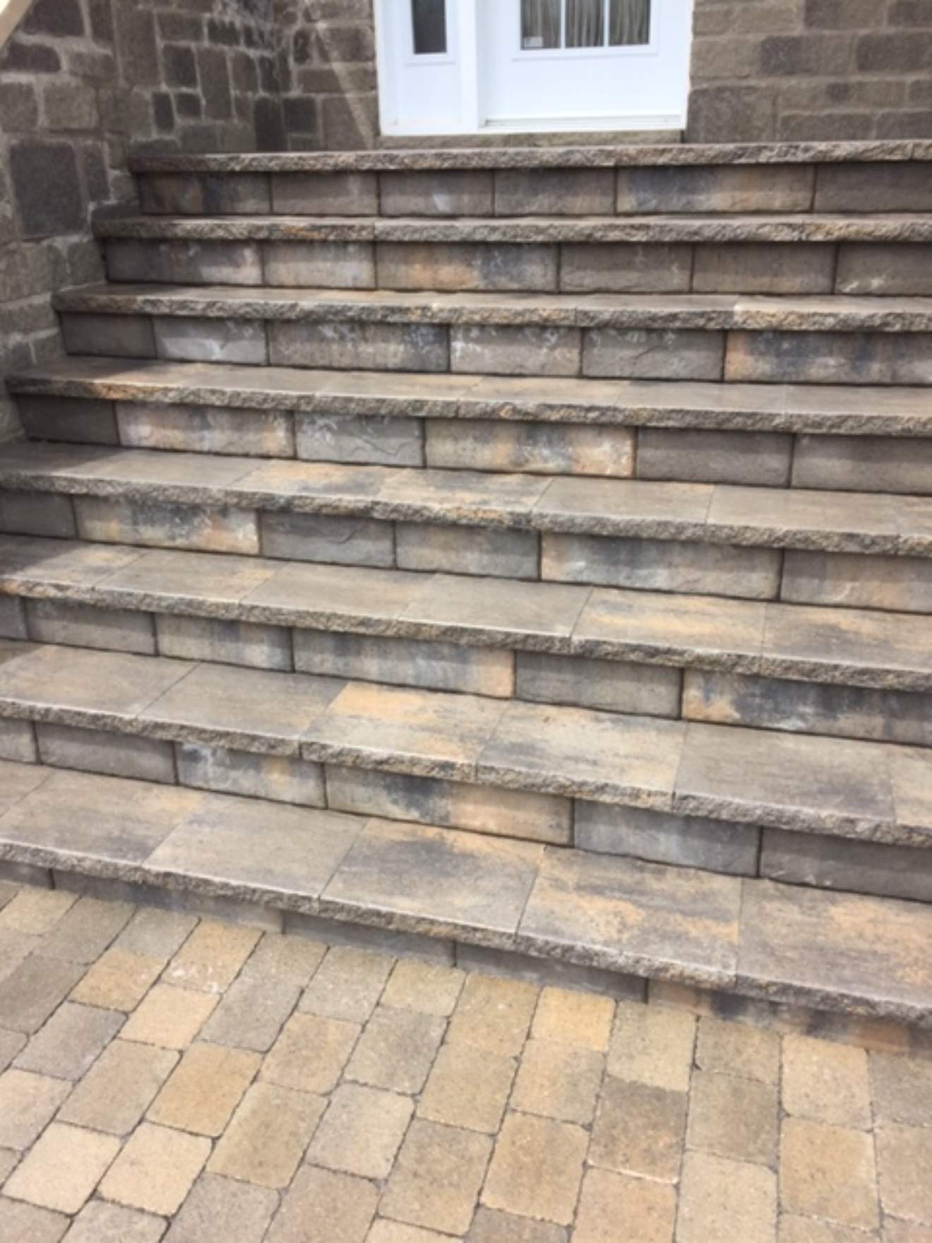 Escaliers en pavé-uni