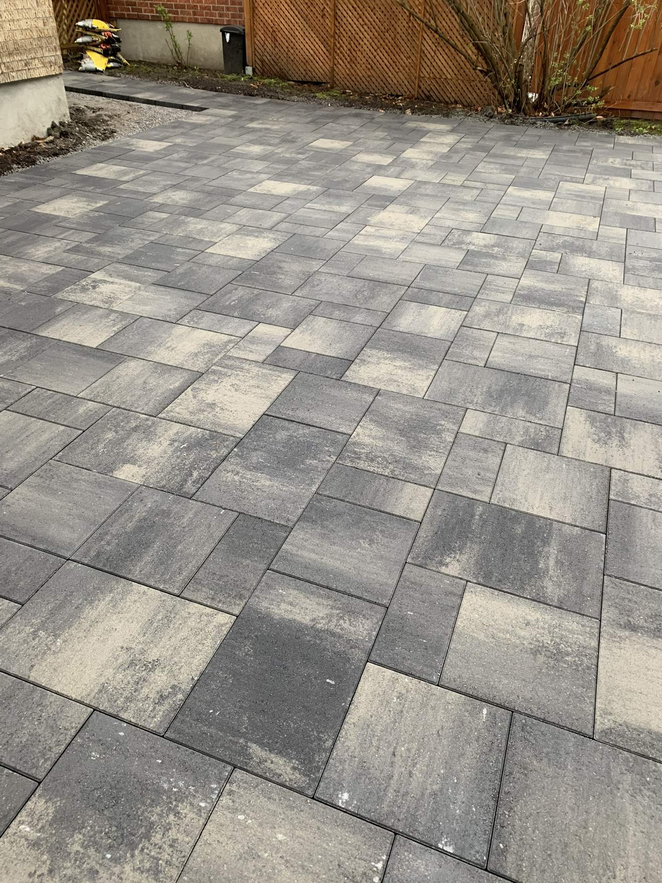 Cour arrière charcoal