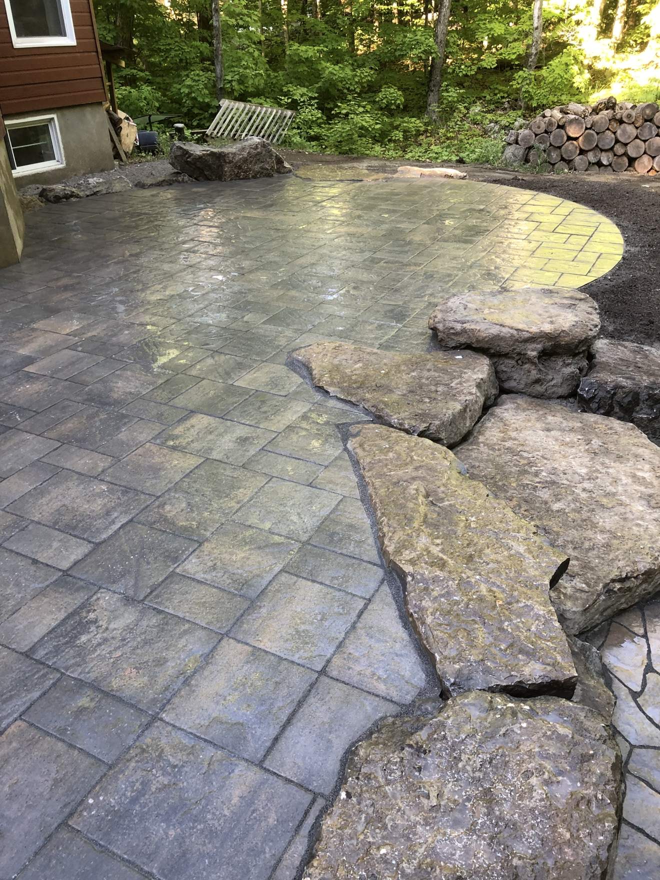 Grande terrasse boisée